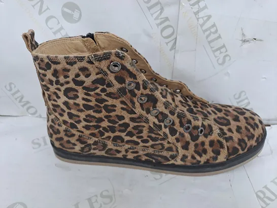 ADEESO LEOPARD STYLE BOOTS SIZE 39