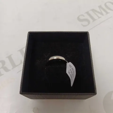 LOVE GOLD 9CT WHITE GOLD PERSONALISED BAND RING 3M - SIZE R