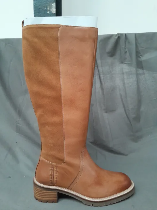 BOXED PAIR OF WHITE STUFF KNEE-HIGH BOOTS IN TAN UK SIZE 5