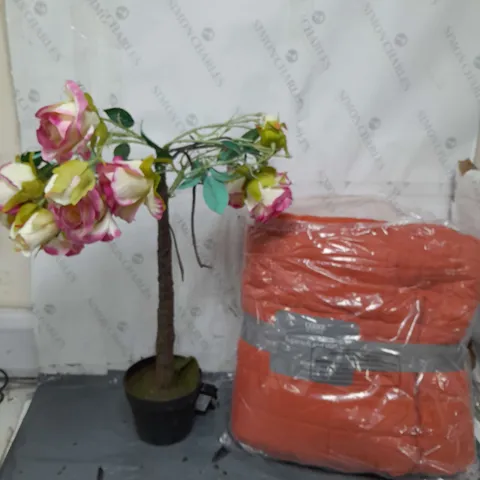 CAGE OF APPROXIMATELY 10 ASSORTED ITEMS TO INCLUDE - COZEE HOME BEDSPREAD, GARDEN REFLECTION DECORATIVE TREE, AND GARDEN RELFECTION TIERED SYSTEM ETC. 