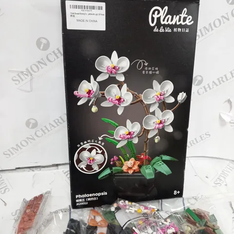 BOXED FLOWER BOUQUET BUILDING KIT FOR KIDS 8+