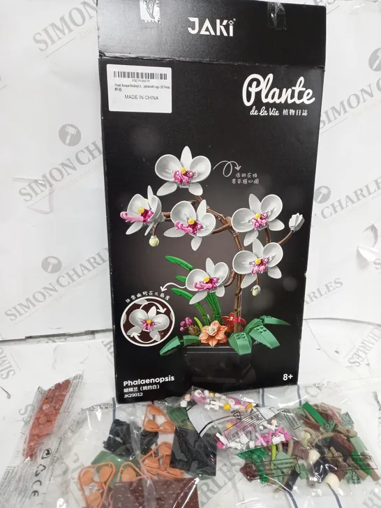 BOXED FLOWER BOUQUET BUILDING KIT FOR KIDS 8+