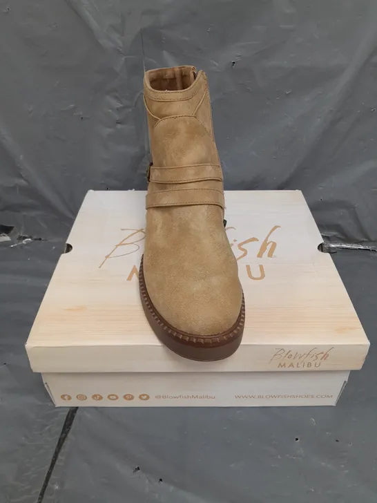 BOXED PAIR OF BLOWFISH MALIBU VEGAN NUBUCK BOOTS IN ALMOND SIZE 7