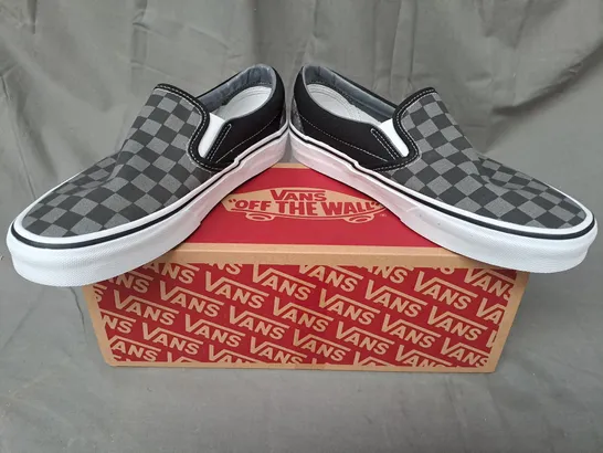 BOXED PAIR OF VANS CLASSIC SLIP-ON SHOES IN GREY/BLACK CHECKERBOARD UK SIZE 6