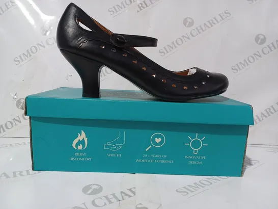 BOXED PAIR OF DR LIGHTFOOT CLOSED TOE LOW HEEL SHOE SIN BLACK UK SIZE 9