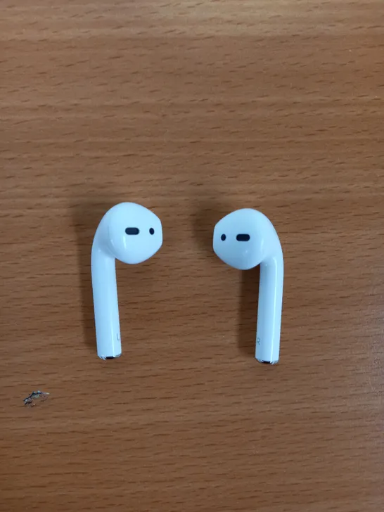 APPLE AIRPODS