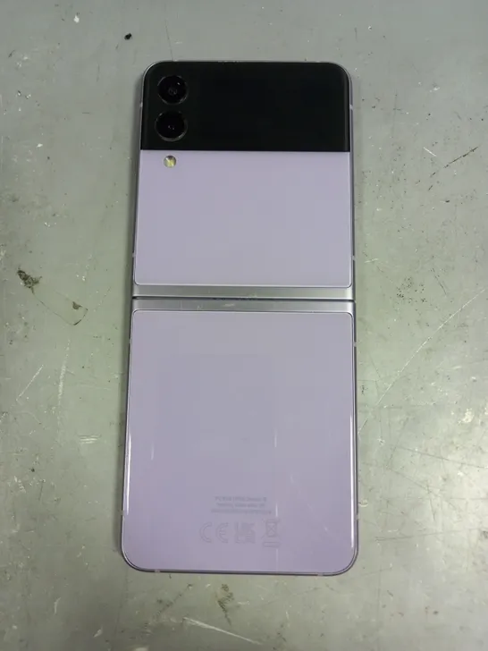 SAMSUNG GALAXY Z FLIP3 5G SMARTPHONE IN LILAC