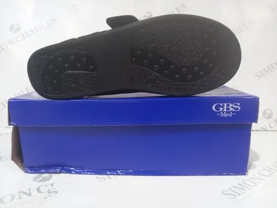 BOXED PAIR OF GBS MED FRENCHAY SLIPPERS IN BLACK UK SIZE 9