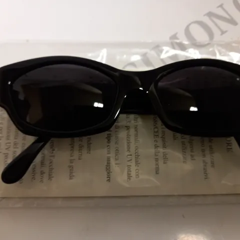 APPROXIMATELY 10 DIERRE STING SUNGLASSES - BOXED