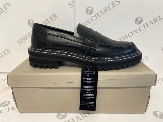 BOXED PAIR OF ONLY BLACK SHOES SIZE 39