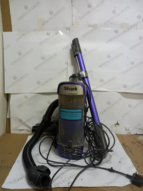 SHARK CORDLESS VACUUM WITH ANTI HAIR WRAP 