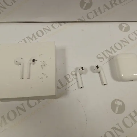 APPLE AIRPODS WITH CHARGING CASE 