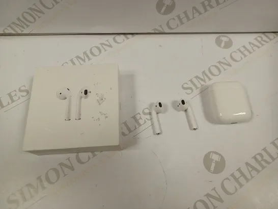 APPLE AIRPODS WITH CHARGING CASE 