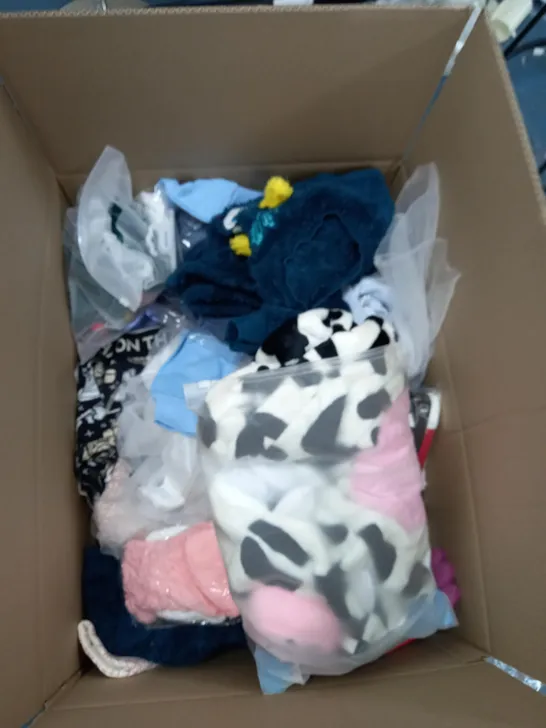 MEDIUM  BOX OF ASSORTED KIDS CLOTHING ITEMS TO INCLUDE BAGS, BABY GROWS AND DRESSES