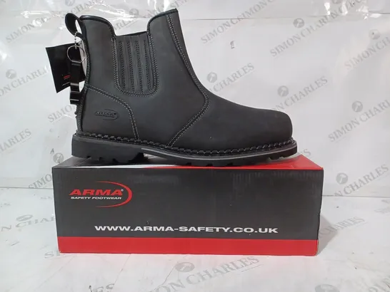 BOXED PAIR OF ARMA SAFETY FOOTWEAR A21-DEFENDER BOOTS IN BLACK SIZE 12