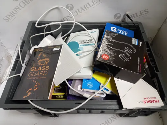 LOT OF APPROXIMATELY 25 ASSORTED PHONE ACCESSORIES AND ELECTRICALS TO INCLUDE APPLE LIGHTNING CONNECTOR CHARGER, GLASS GUARD TEMPERED GLASS FILM, WATERPROOF SWIMMING SPORT HEADPHONES, ETC