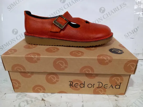 BOXED PAIR OF RED OR DEAD ZIGGY LEATHER SHOES IN BURNT SIENNA COLOUR UK SIZE 4