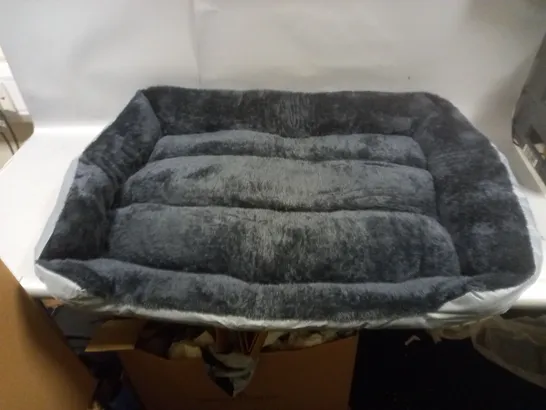 JUPITES LARGE FLUFFLY DOG BED 80X70CM 