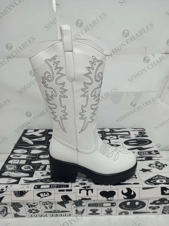 BOXED PAIR OF KOI FOOTWEAR WINTU LONG CHUNKY WESTERN BOOTS IN WHITE - SIZE 3