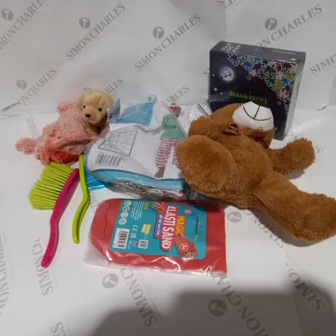 LARGE BOX OF ASSORTED TOYS AND GAMES TO INCLUDE TEDDIES, JIGSAWS AND ELASTIC SAND 