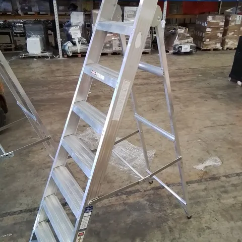 SET OF PROFESSIONAL ALUMINIUM STEPLADDERS