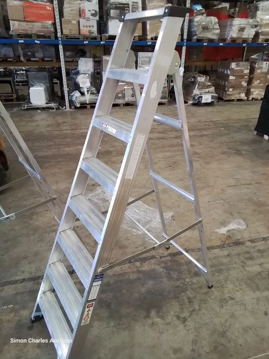 SET OF PROFESSIONAL ALUMINIUM STEPLADDERS