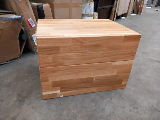 2 WOOD GRAIN BEDSIDE CHESTS