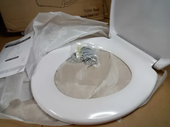 BOXED STOREMIC WHITE TOILET SEAT WITH FIXTURES/FITTINGS