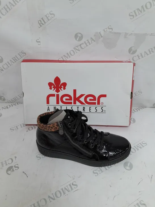 BOXED PAIR OF RIEKER HIGH TOP TRAINERS IN BLACK SIZE 6