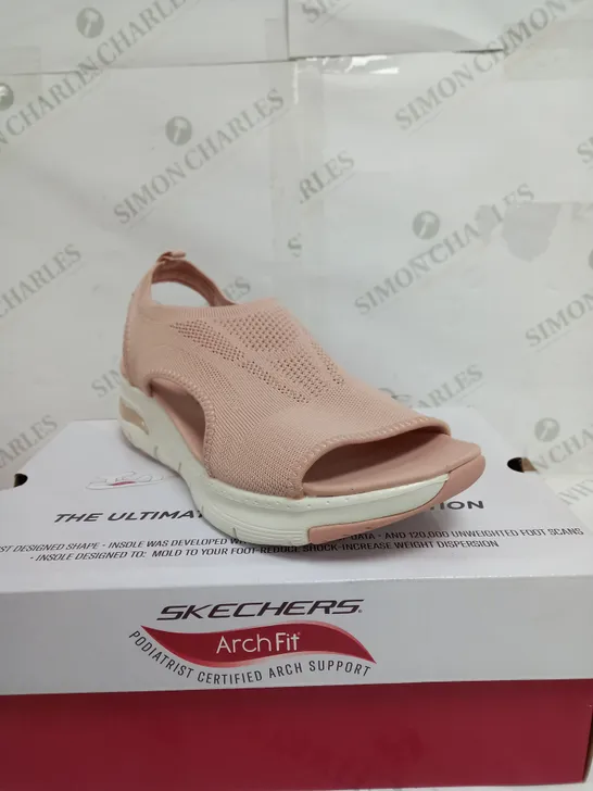 BOXED SKETCHERS ARCH FIT OPEN TOE SANDALS - SIZE 6