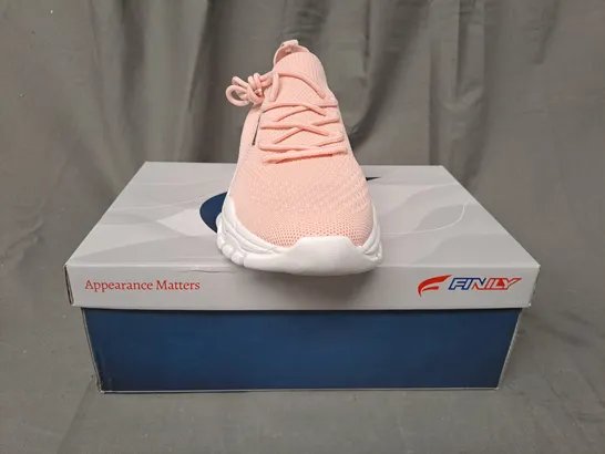 BOXED PAIR OF FINILY WARMUP SHOES IN PINK/WHITE UK SIZE 7