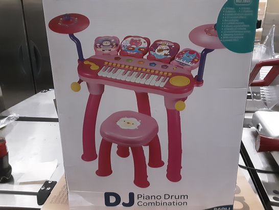 PALLET OF ASSORTED BRAND NEW ITEMS INCLUDES APPROXIMATELY 13 PIDAN PET TOY SCRATCHER FOR CATS, APPROXIMATELY 2 CANVAS WALL ART AND APPROXIMATELY 4 BAOLI DJ PIANO DRUM COMBINATION 