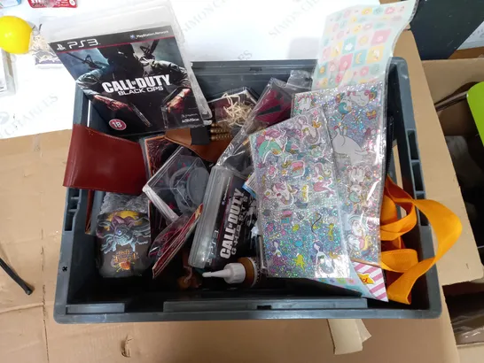 BOX OF APPROX 20 ASSORTED TOYS TO INCLUDE - PS3 CALL OF DUTY GAMES, DARTS SET, DINOSAUR DOMINOES ETC