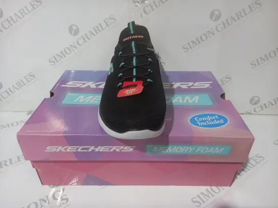 BOXED PAIR OF SKECHERS TRAINERS IN BLACK/CYAN/PINK SIZE 6