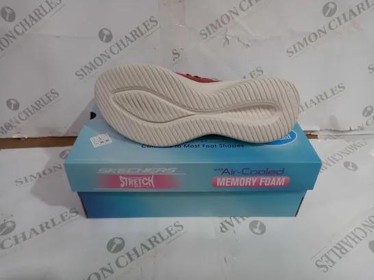 BOXED PAIR OF SKECHERS STRETCH FIT ULTRA FLEX 3.0 SHOES RUST UK SIZE 6