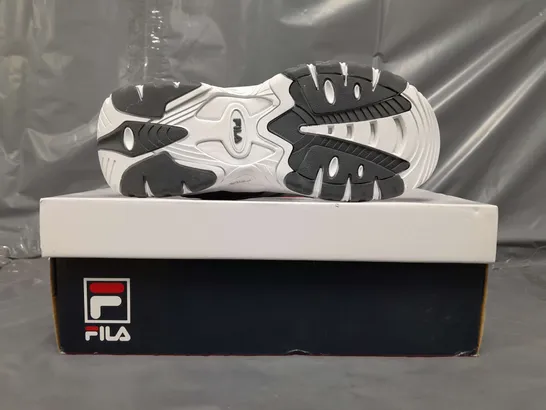 BOXED PAIR OF FILA SELECT LOW SHOES IN GREY/VIOLET W. PRISMATIC EFFECT UK SIZE 4