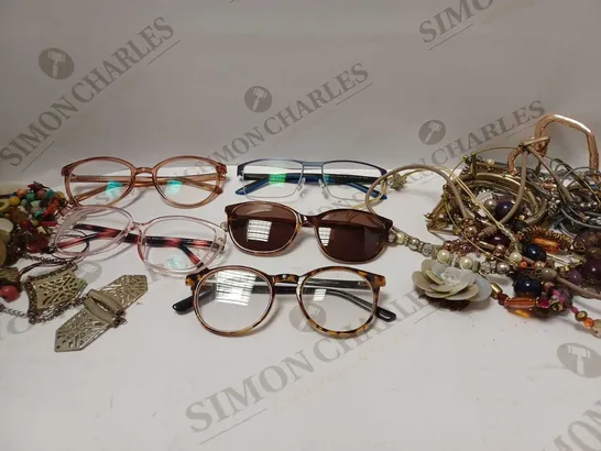 LOT OF APPROX 20 ASSORTED JEWELLERY ITEMS TO INCLUDE GLASSES, NECKLACES, BRACELETS, ETC 