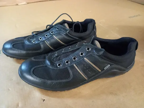 PAIR OF ECCO BLACK TRAINERS - 41