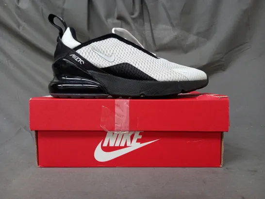 BOXED PAIR OF NIKE AIR MAX 270 SHOES IN GREY/BLACK UK SIZE 2.5