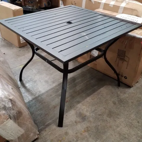 SQUARE METAL GARDEN DINING TABLE