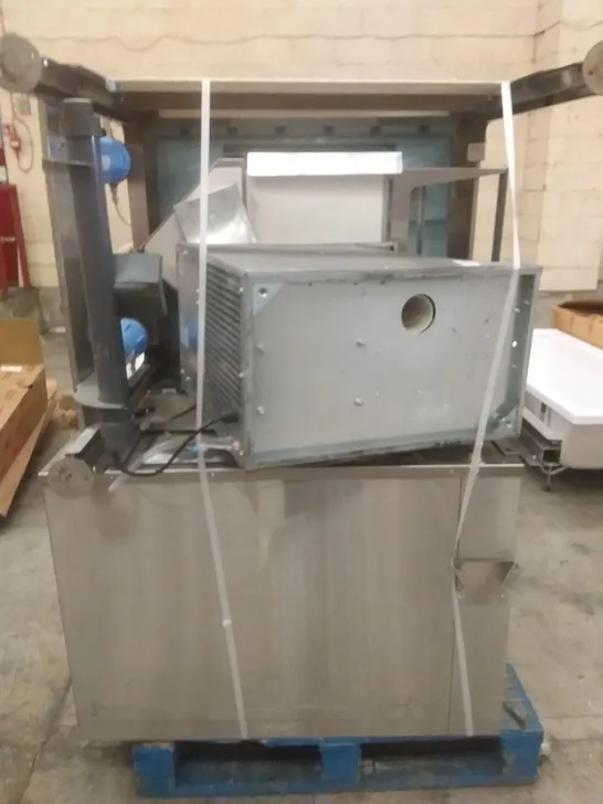 PALLETED ICE MAKER 