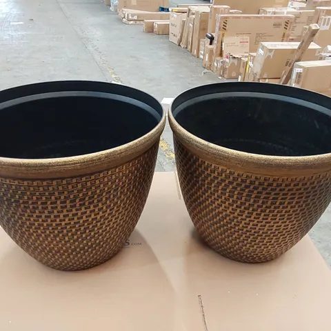 SET OF 2 HAMPSHIRE POT PLANTERS (2 ITEMS)