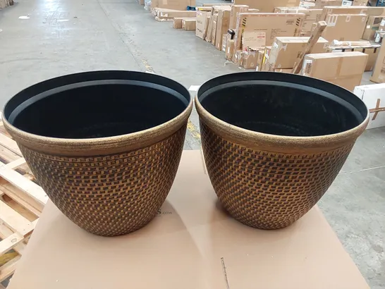 SET OF 2 HAMPSHIRE POT PLANTERS (2 ITEMS)