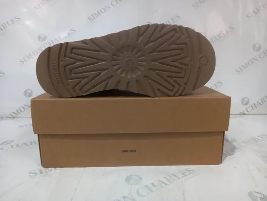 BOXED PAIR OF UGG WTAZZ SHOES IN CHESTNUT UK SIZE 5