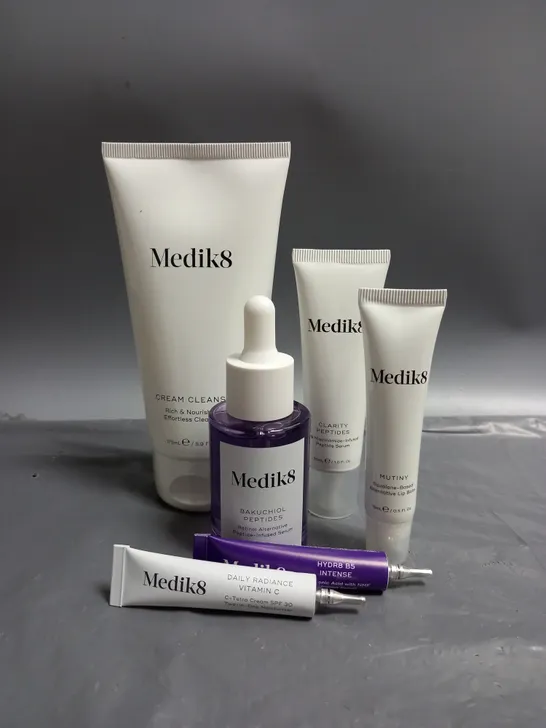 BOXED MEDIK 8 SKINCARE KIT TO INCLUDE BAKUCHIOL PEPTIDE INFUSED SERUM (30ML), 10% NAICINAMIDE PEPTIDE SERUM (30ML), CREAM CLEANSER (175ML), ETC. 