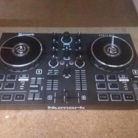 NUMARK PARTY MIX II DJ CONTROLLER/DJ SET