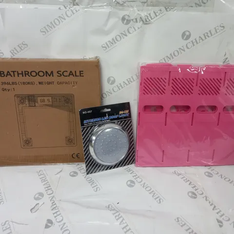 APPROXIMATELY 10 ASSORTED ITEMS TO INCLUDE BATHROOM SCALE, INTERIOR ROOF LED LIGHT, MAGAZINE HOLDER ETC. 