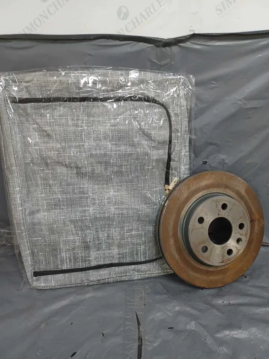 APPROXIMATELY 10 ASSORTED ITEMS TO INCLUDE BRAKE DISC, FOLDABLE STORAGE, ETC - COLLECTION ONLY