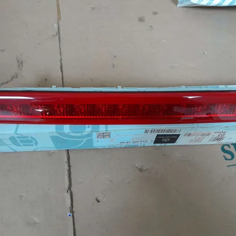 MERCEDES BENZ ADDITIONAL BRAKE LIGHT 