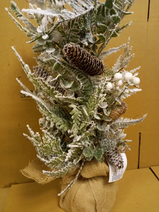 MISTLETOE AND FERN LIT TABLETOP TREE RRP £27.99